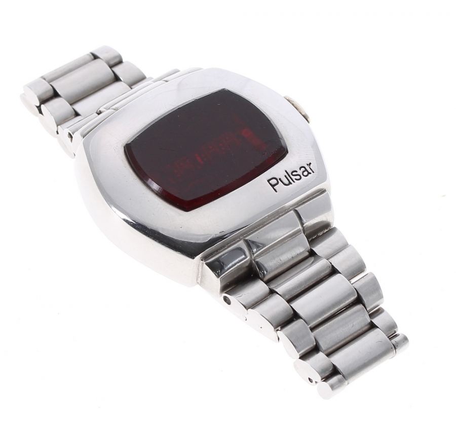 Pulsar P2 Time Computer — Исторический Pulsar P2, модель 2900; каталожный образец, не реквизит.